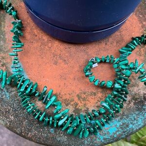 Malachite 30” chip stone and gold necklace